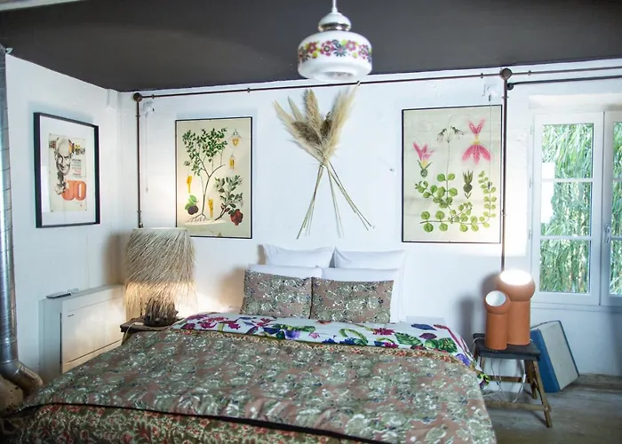 Villa La Minoterie : Maison Atypique D'hote Et De Seminaires, 20min De La Rochelle Mauzé-sur-le-Mignon