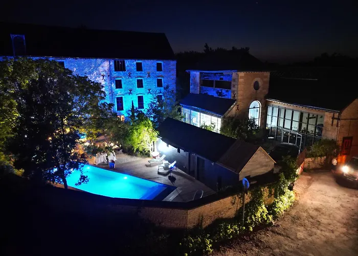 La Minoterie : Maison Atypique D'hote Et De Seminaires, 20min De La Rochelle Mauzé-sur-le-Mignon